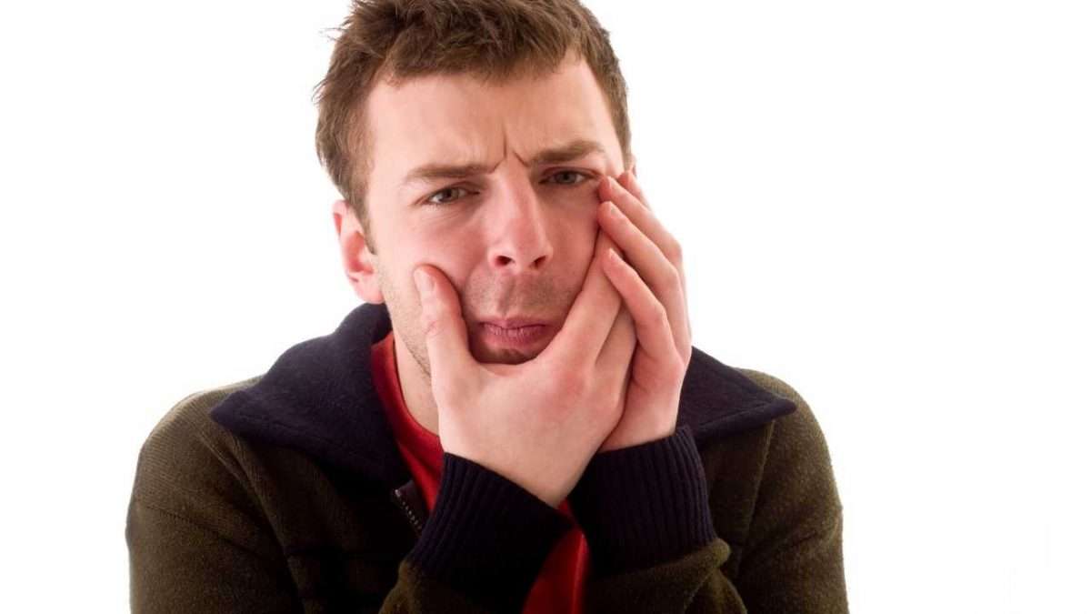 How to Relieve Front Tooth Pain Under the Nose From Sinus Pressure?